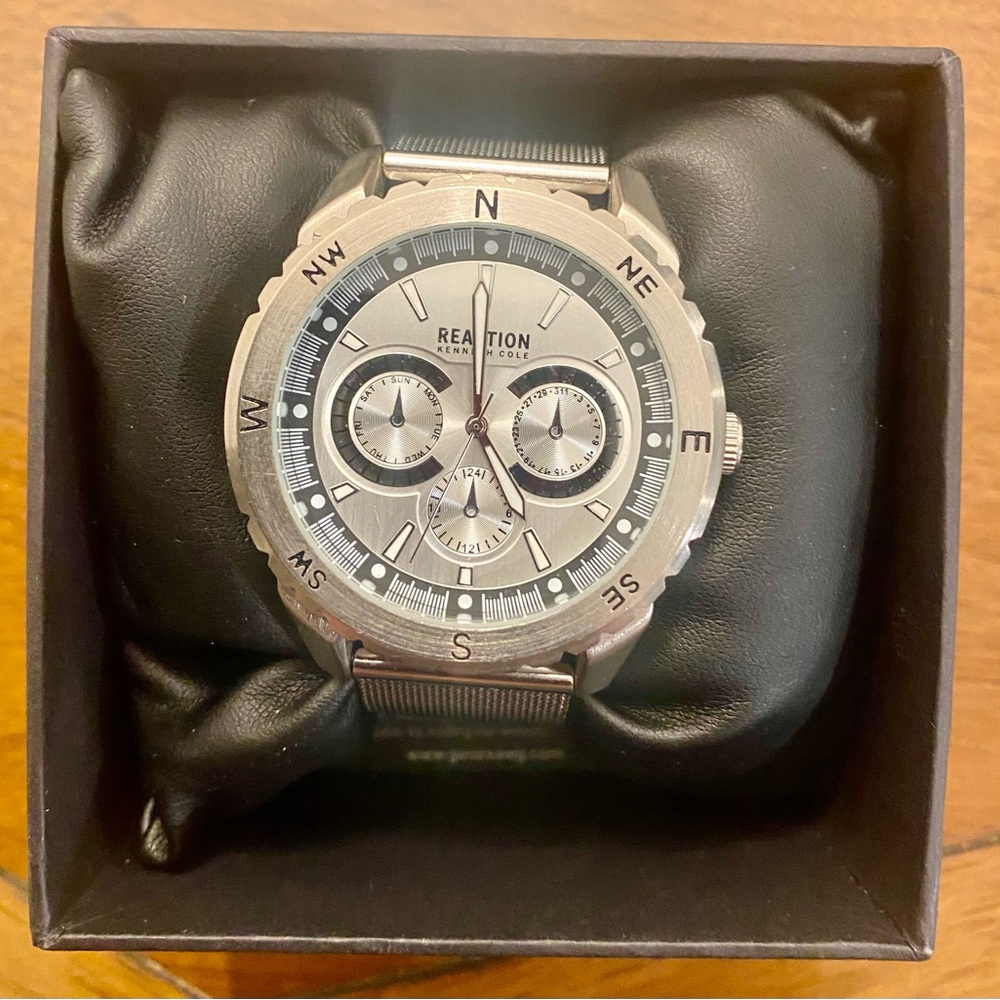 Kenneth Cole reaction men’s silver mesh band watch new with box